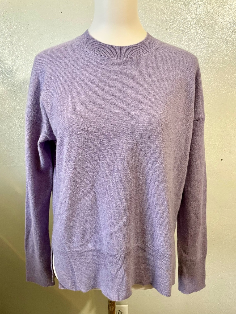 Theory Lavender 100% Cashmere Crewneck Long Sleeve Sweater Small Quiet Luxury